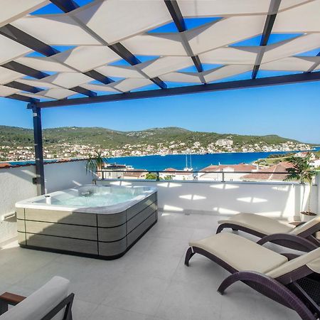 Villa Dalmatian Child With Swimming Pool, Close To The Beach Vinišće Eksteriør bilde