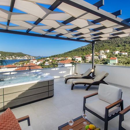 Villa Dalmatian Child With Swimming Pool, Close To The Beach Vinišće Eksteriør bilde
