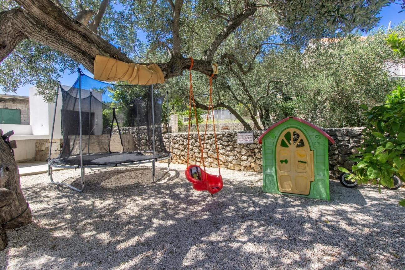Villa Dalmatian Child With Swimming Pool, Close To The Beach Vinišće Eksteriør bilde