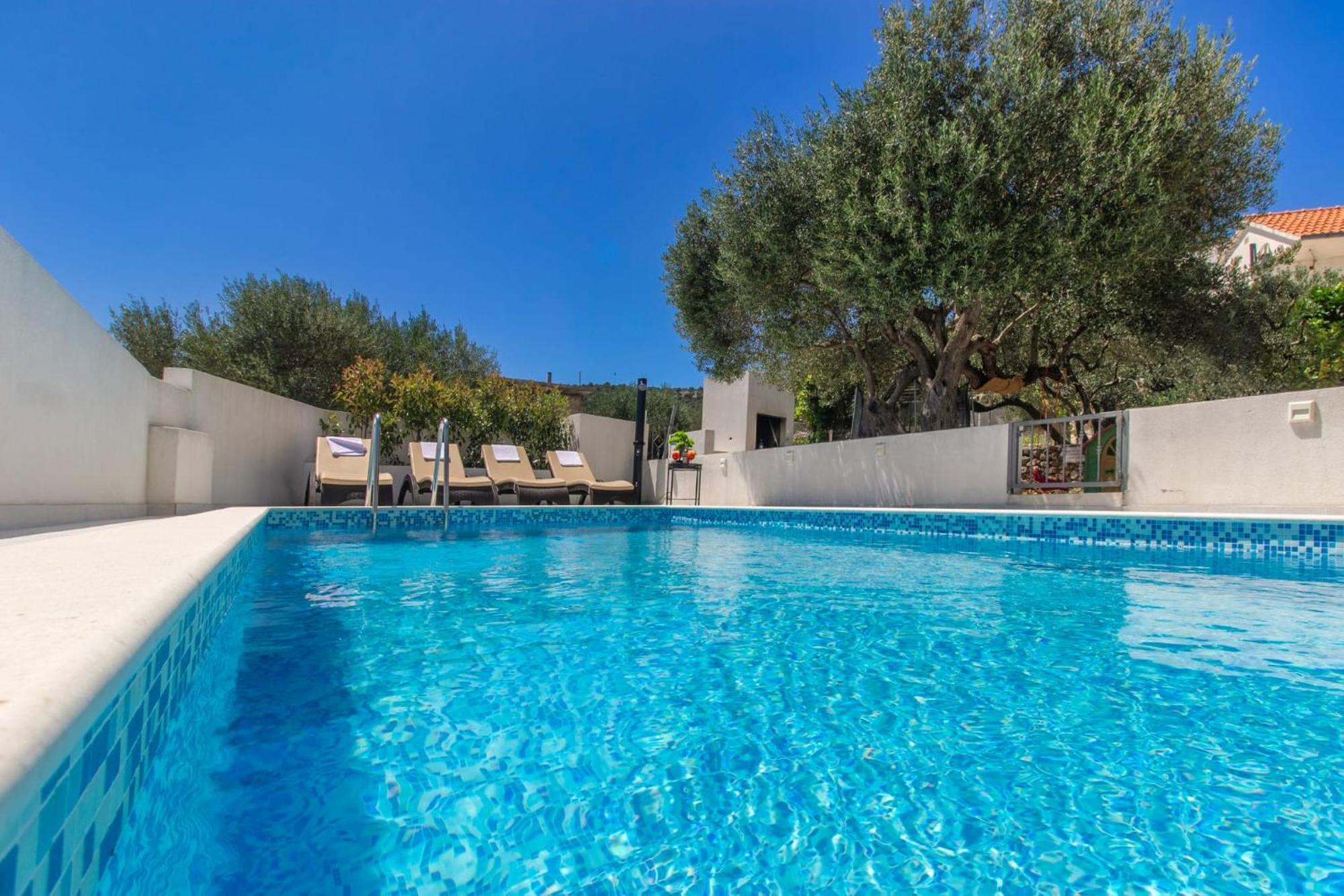 Villa Dalmatian Child With Swimming Pool, Close To The Beach Vinišće Eksteriør bilde