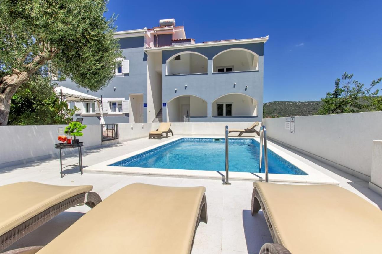 Villa Dalmatian Child With Swimming Pool, Close To The Beach Vinišće Eksteriør bilde