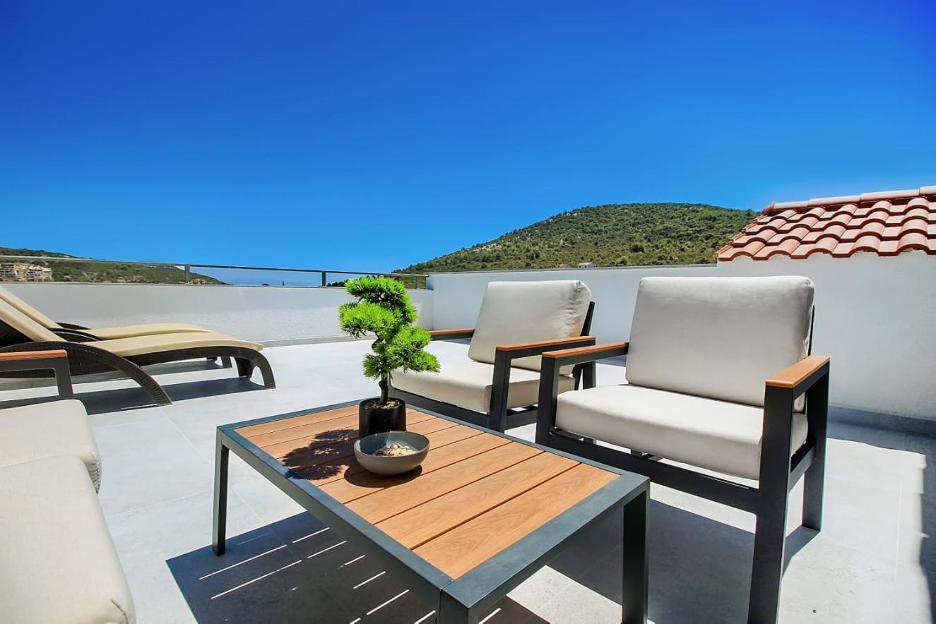 Villa Dalmatian Child With Swimming Pool, Close To The Beach Vinišće Eksteriør bilde