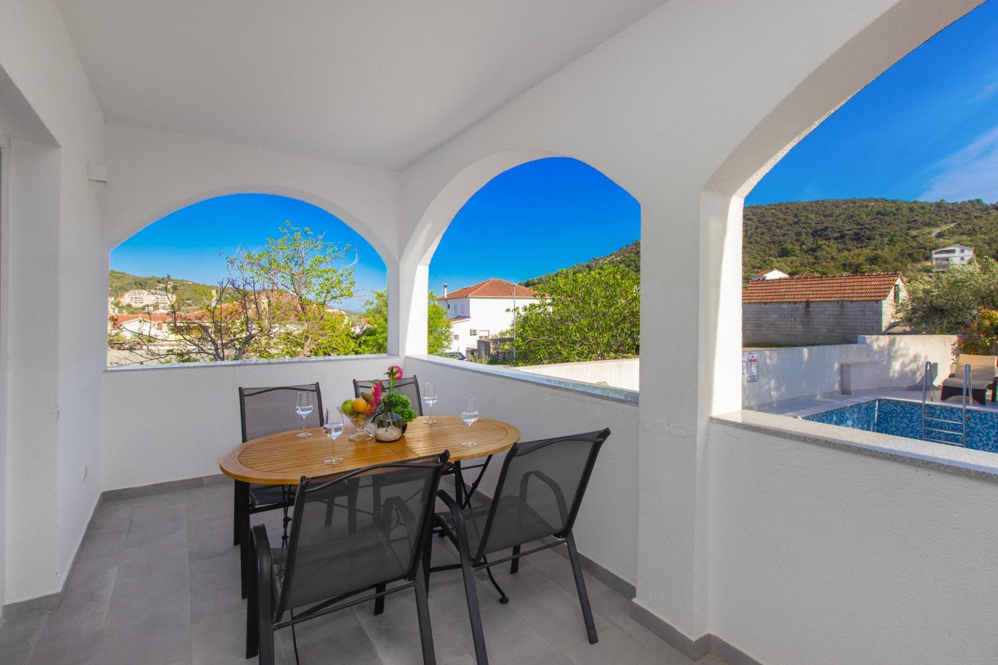 Villa Dalmatian Child With Swimming Pool, Close To The Beach Vinišće Eksteriør bilde