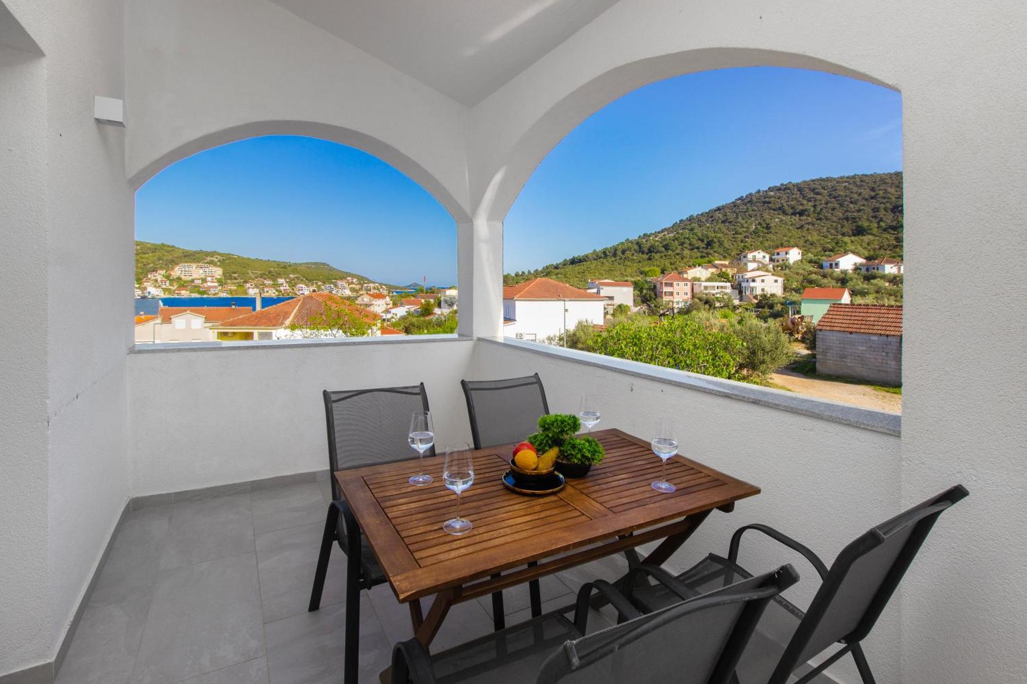Villa Dalmatian Child With Swimming Pool, Close To The Beach Vinišće Eksteriør bilde
